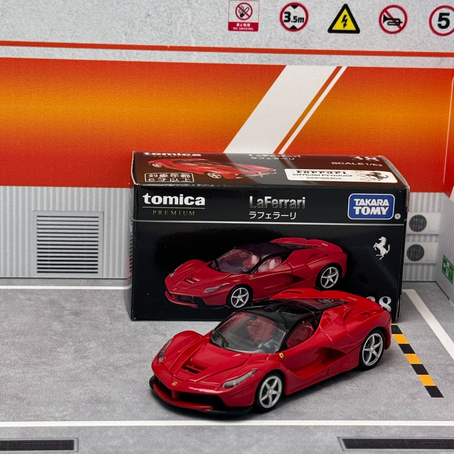 Ferrari LaFerrari Takara Tomy Tomica 38 Pop 1:64 Scale Diecast Model Car - Image 8