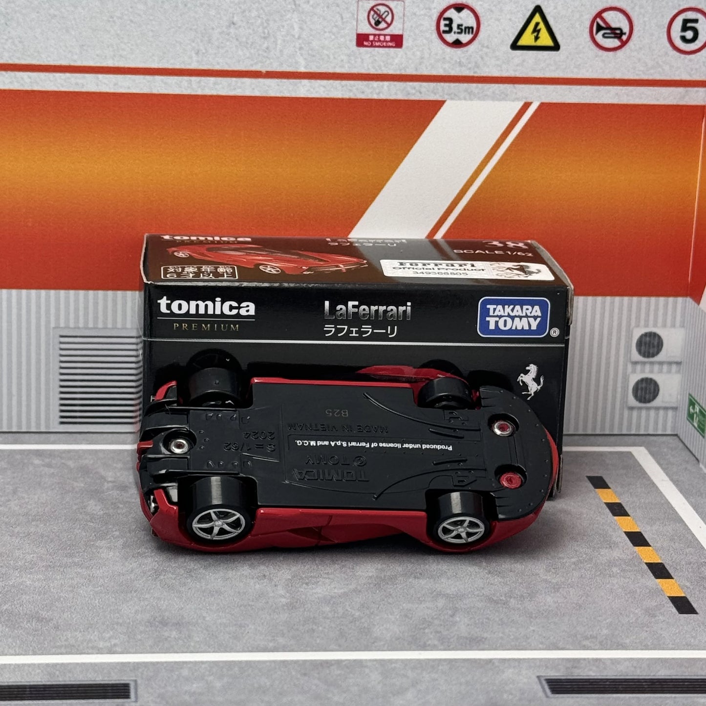 Ferrari LaFerrari Takara Tomy Tomica 38 Pop 1:64 Scale Diecast Model Car - Image 7