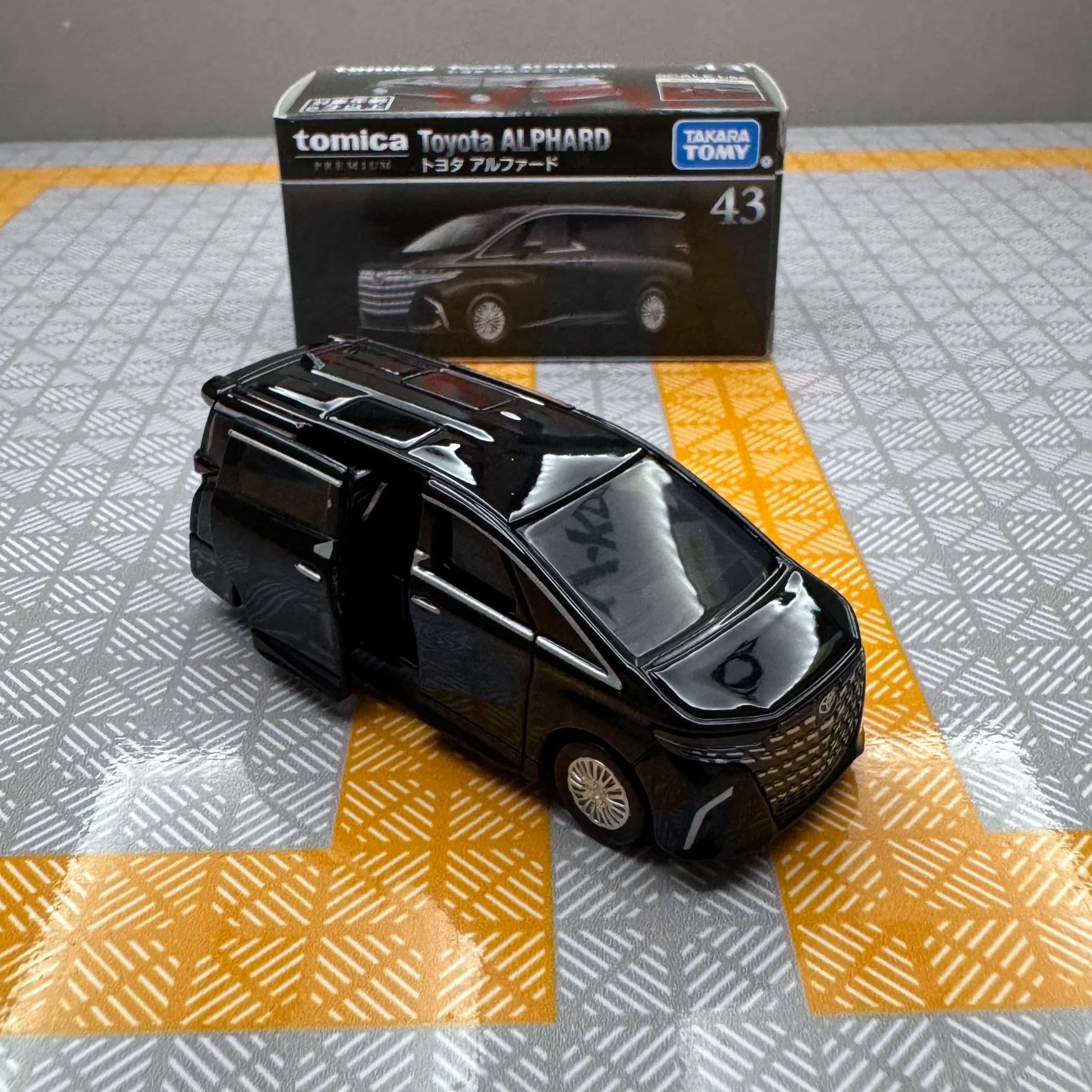 Toyota Takara Tomy Tomica 43 Alphard Pop 1:64 Scale Diecast Model Car - Side View