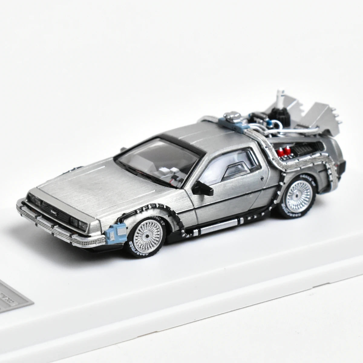 DeLorean DMC-12 Back to the Future MJ 1:64 Diecast