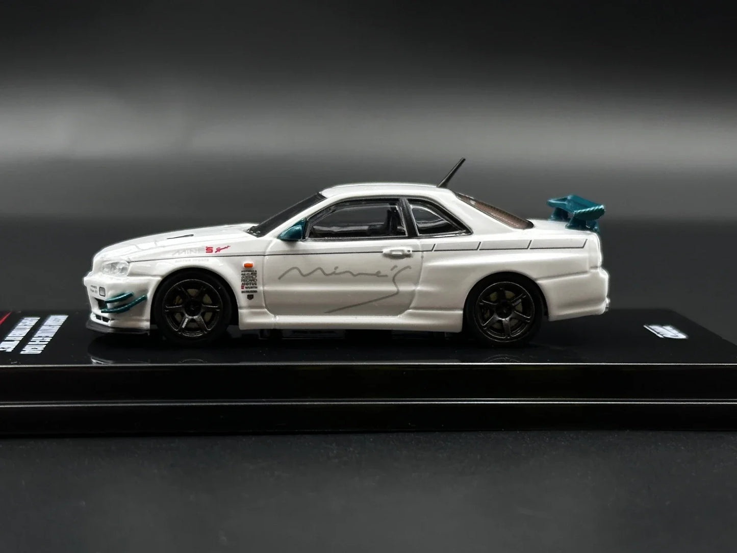 Nissan GT-R INNO Stock Skyline R34 Spec 1:64 Scale Diecast Model Car - Image 9