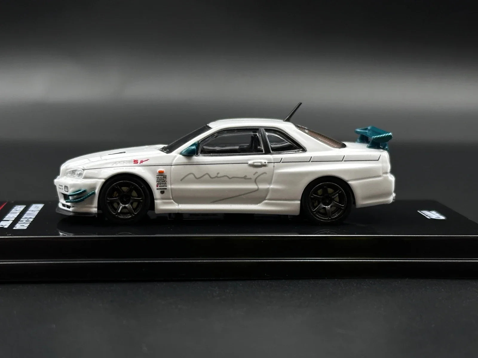 Nissan GT-R INNO Stock Skyline R34 Spec 1:64 Scale Diecast Model Car - Image 9