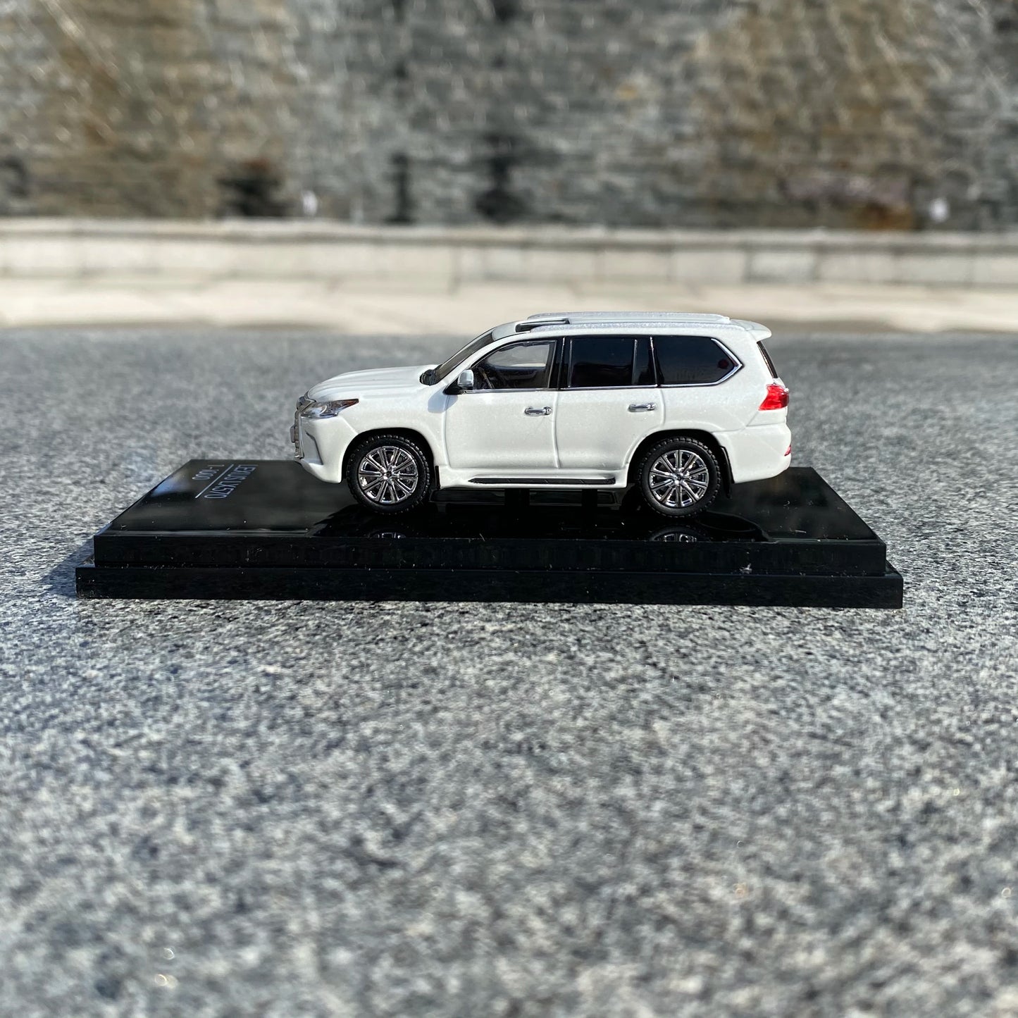Kyosho Well LX570 1 64 1:64 Diecast