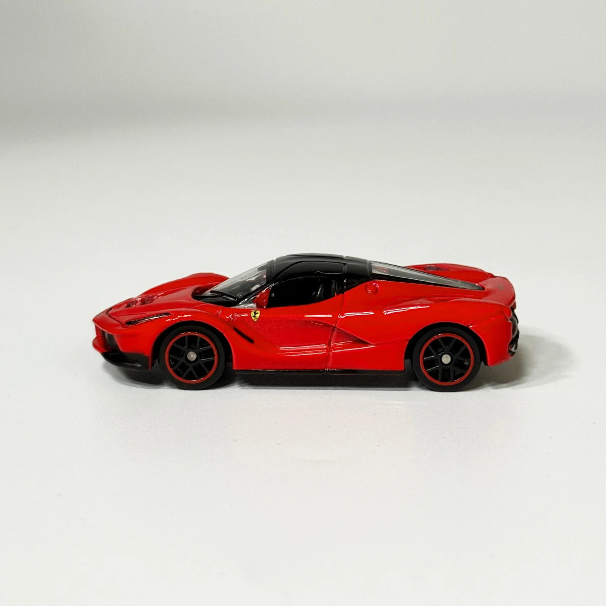 Ferrari Bburago Stock LaFerrari white red 1:64 Scale Diecast Model Car - Side View