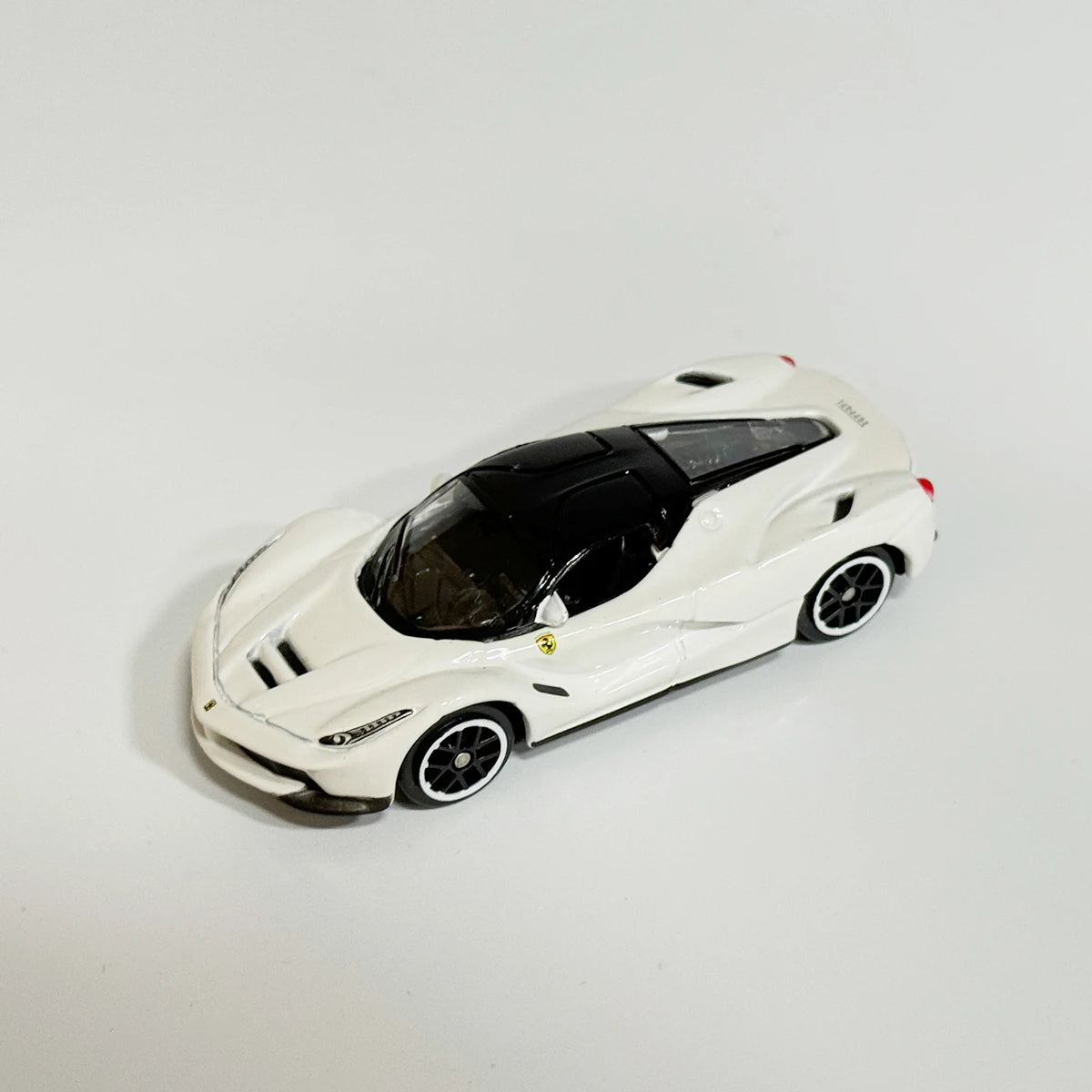 Ferrari Bburago Stock LaFerrari white red 1:64 Scale Diecast Model Car - Image 4