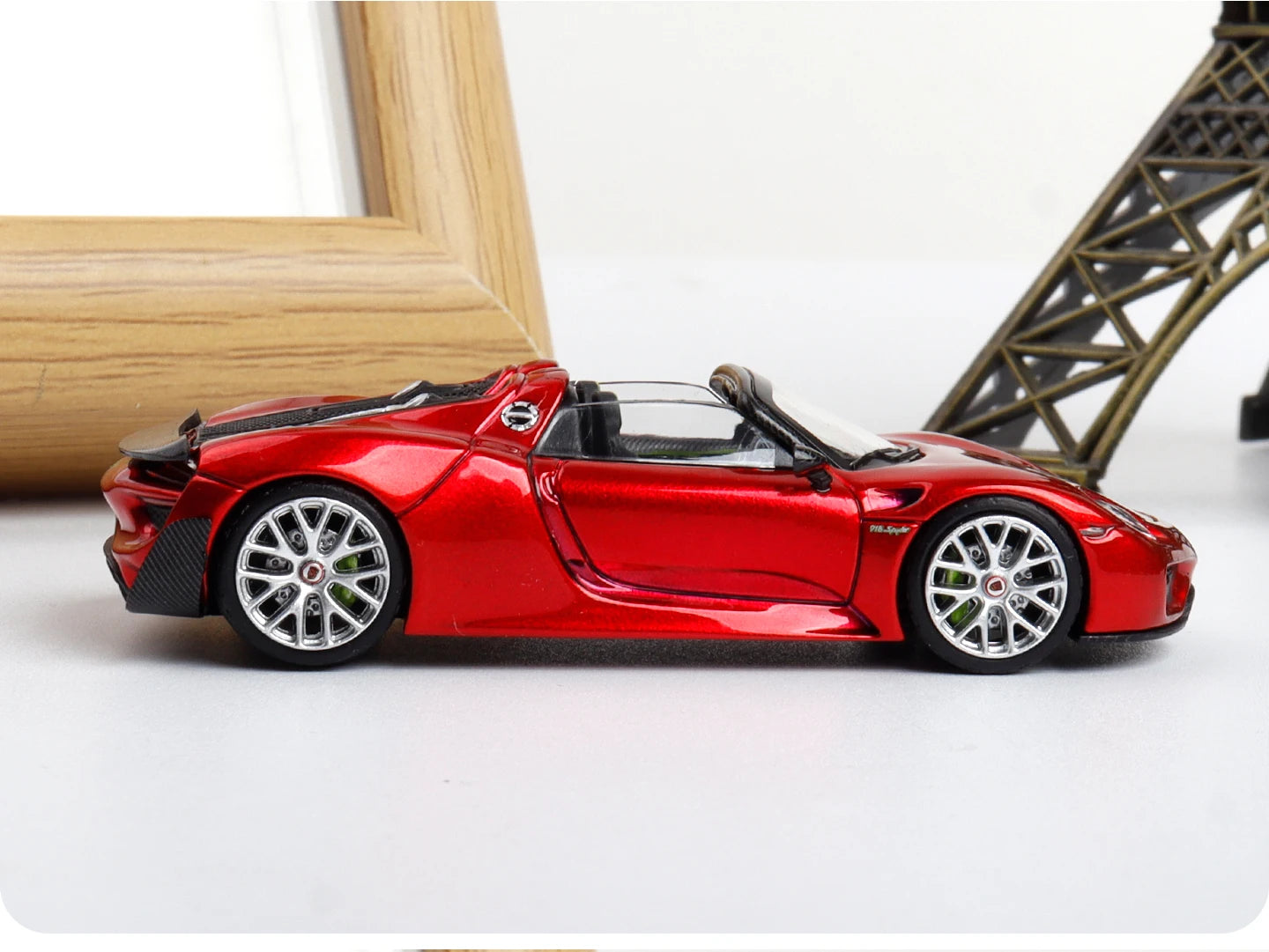Premium LUX 918 Spyder 1:64 Scale Diecast Model Car - Image 11