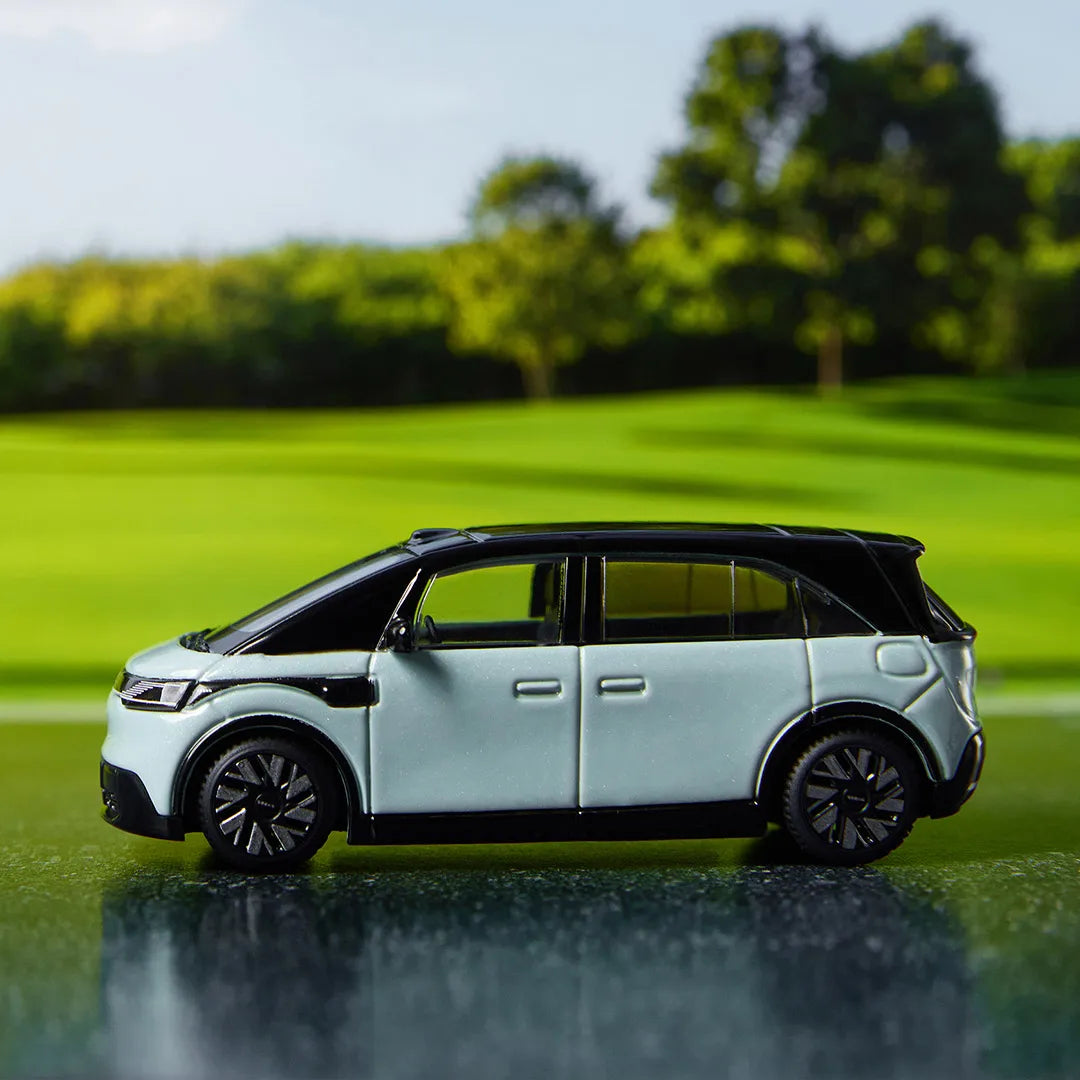 Premium ZEEKR MIX 007 001 1:64 Scale Diecast Model Car - Image 4