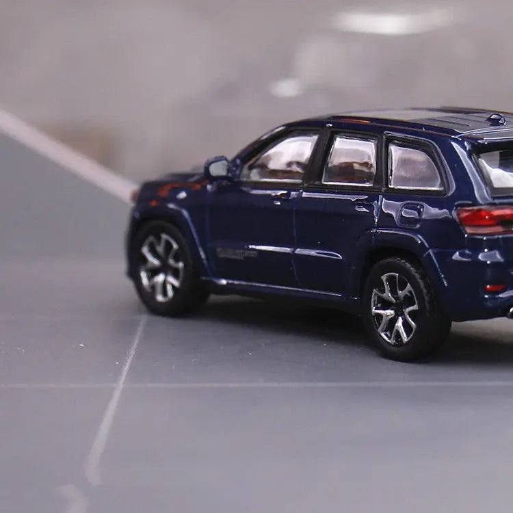 Jeep Grand Cherokee SUV 1:64 Scale Diecast Model Car - Image 14