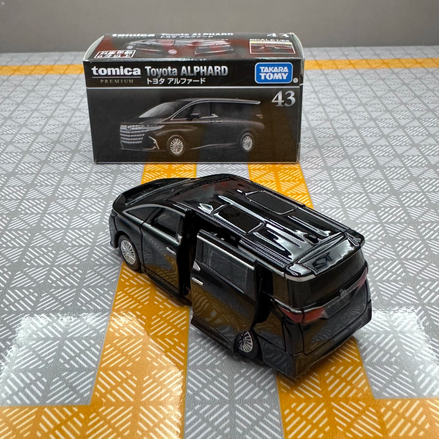 Toyota Takara Tomy Tomica 43 Alphard Pop 1:64 Scale Diecast Model Car - Image 4