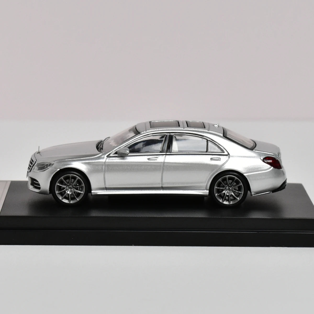 Mercedes-Benz S450 W222 Master 1:64 Diecast