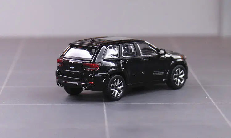 Jeep Grand Cherokee SUV 1:64 Scale Diecast Model Car - Image 13