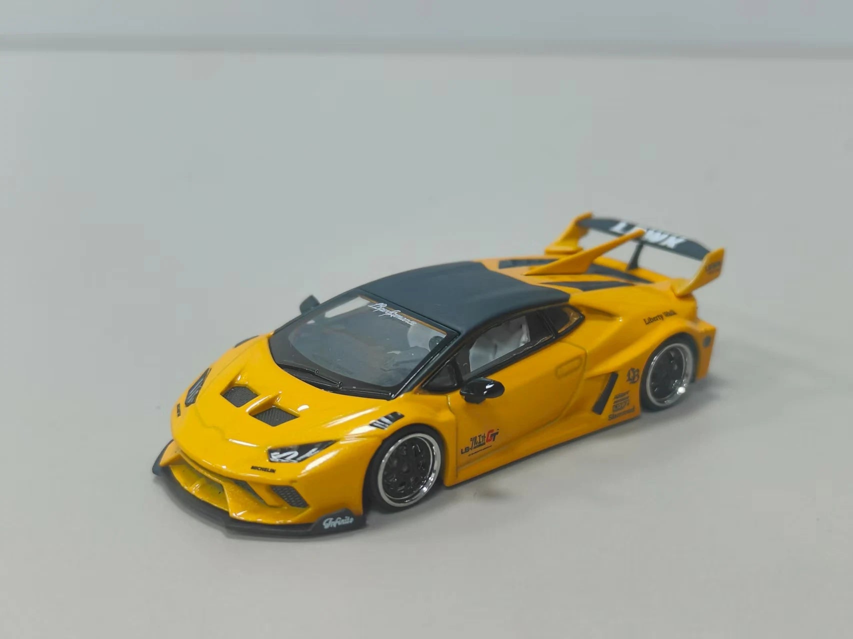 Lamborghini Huracan MJ LP610 GT 1:64 Scale Diecast Model Car - Image 5