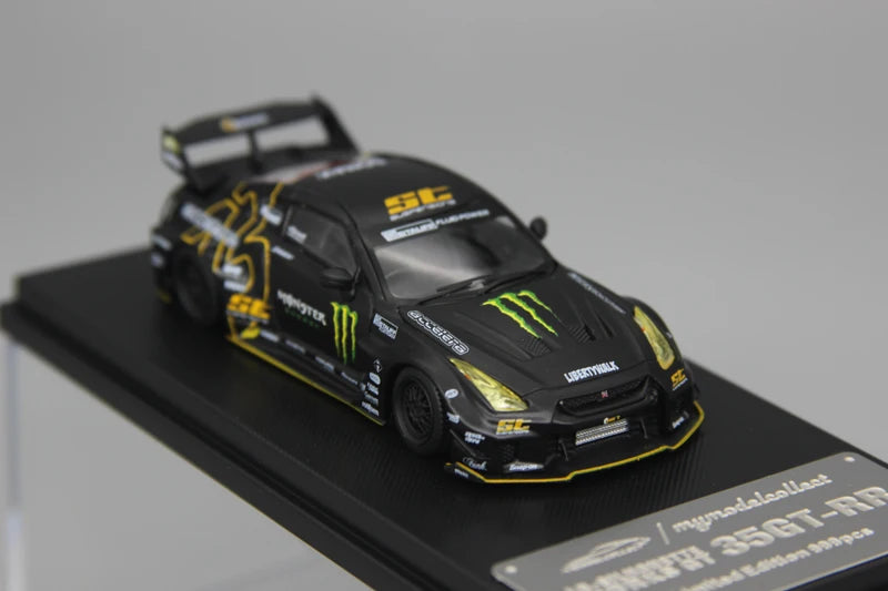 Nissan GT-R Collect R35 35GT-RR LBWK 1:64 Scale Diecast Model Car - Image 11