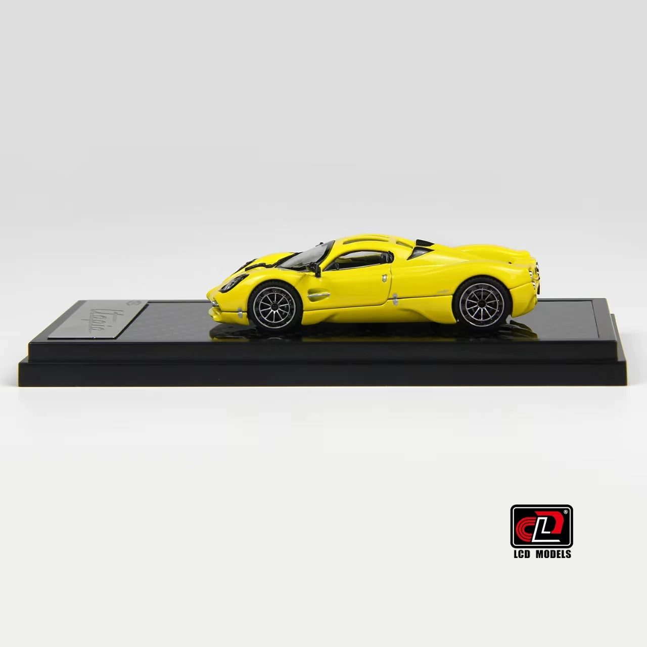 LCD Utopia White Black Red Yellow 1 64 1:64 Diecast