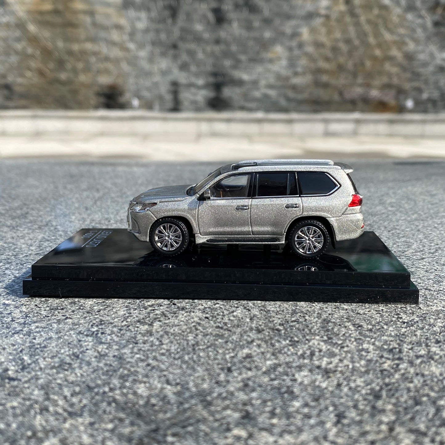 Kyosho Well LX570 1 64 1:64 Diecast