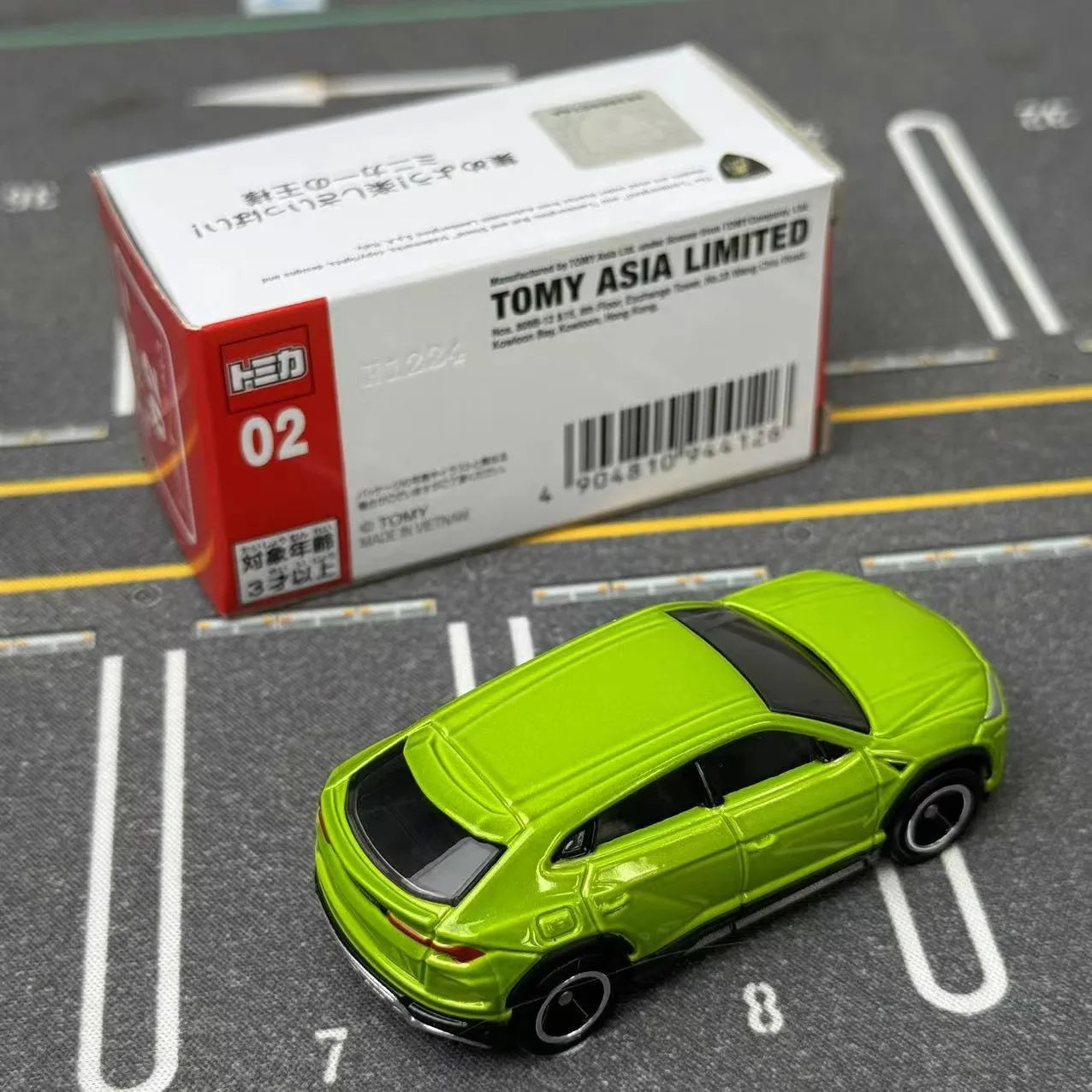 Lamborghini Takara Tomy Tomica NO.02 Urus Pop 1:64 Scale Diecast Model Car - Detail