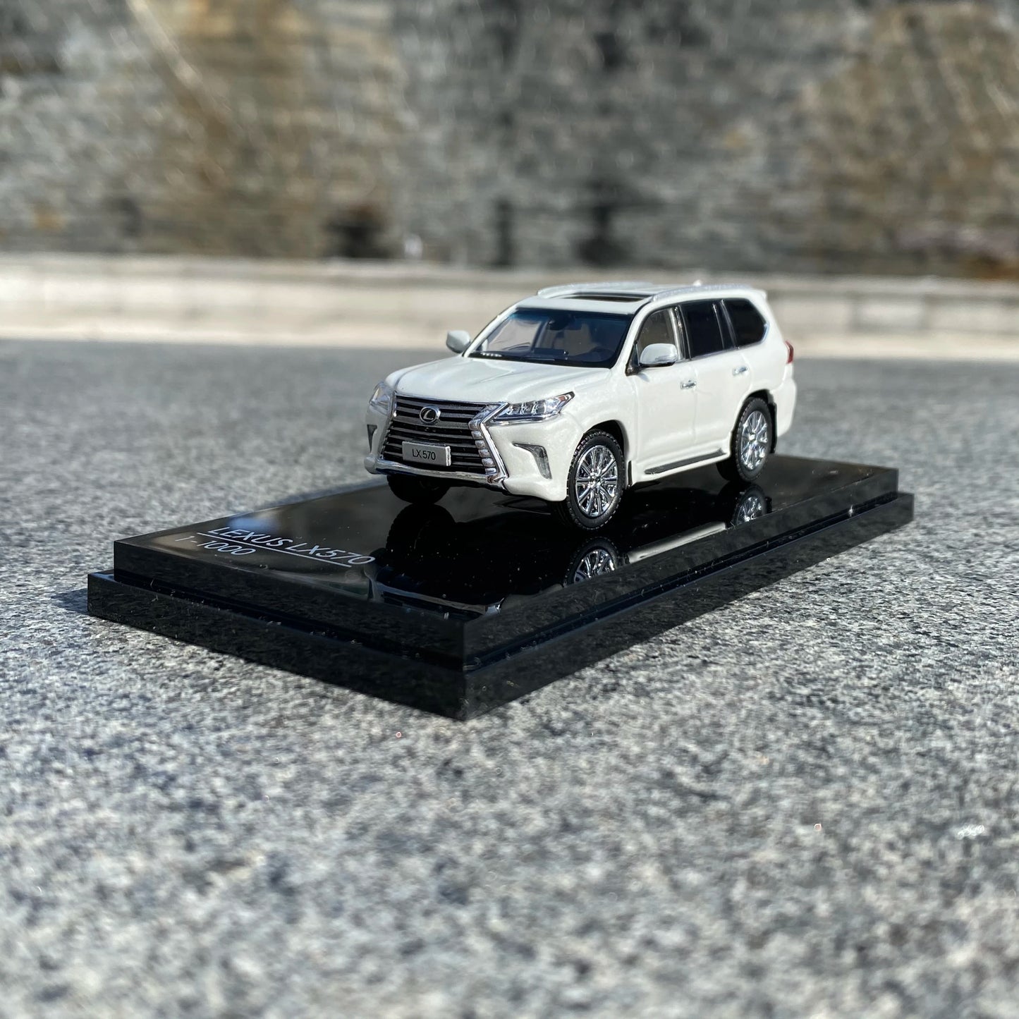 Kyosho Well LX570 1 64 1:64 Diecast