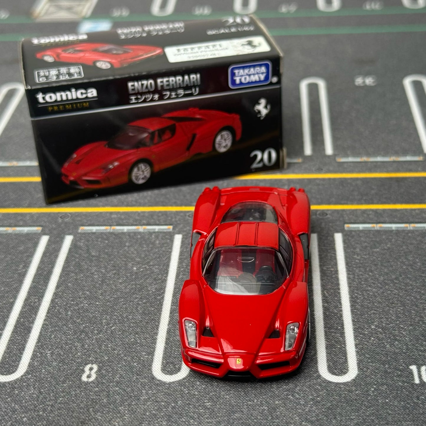 Ferrari Takara Tomy Tomica 20 Enzo Pop 1:64 Scale Diecast Model Car - Detail