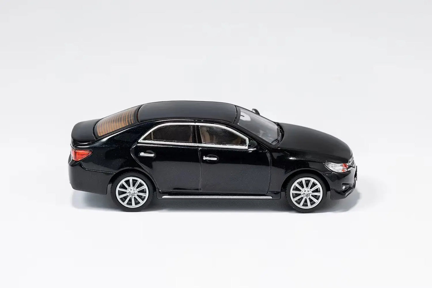 G.C.D. Reiz Mark X LHD/RHD modelbil 1:64