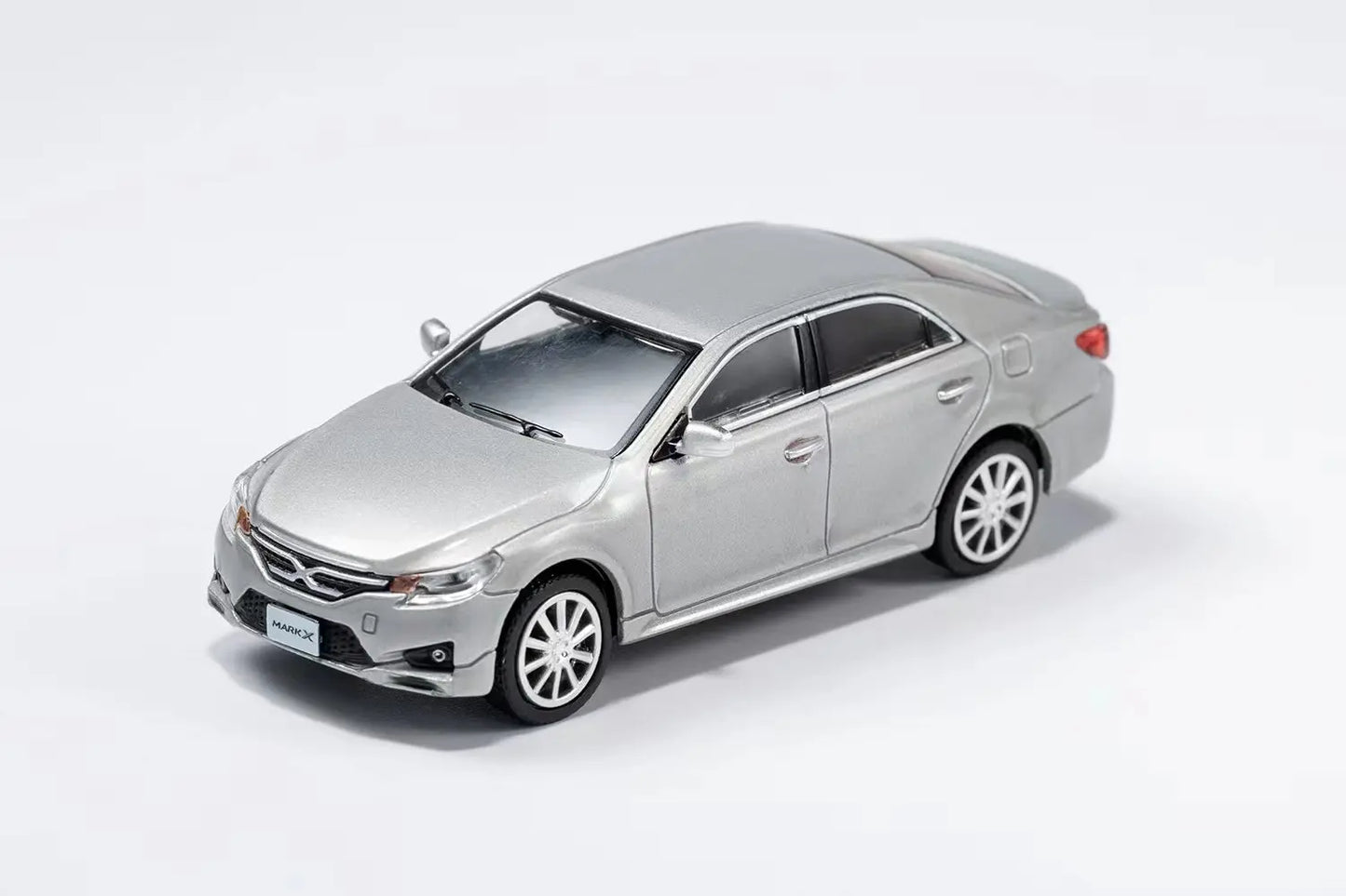 G.C.D. Reiz Mark X LHD/RHD modelbil 1:64