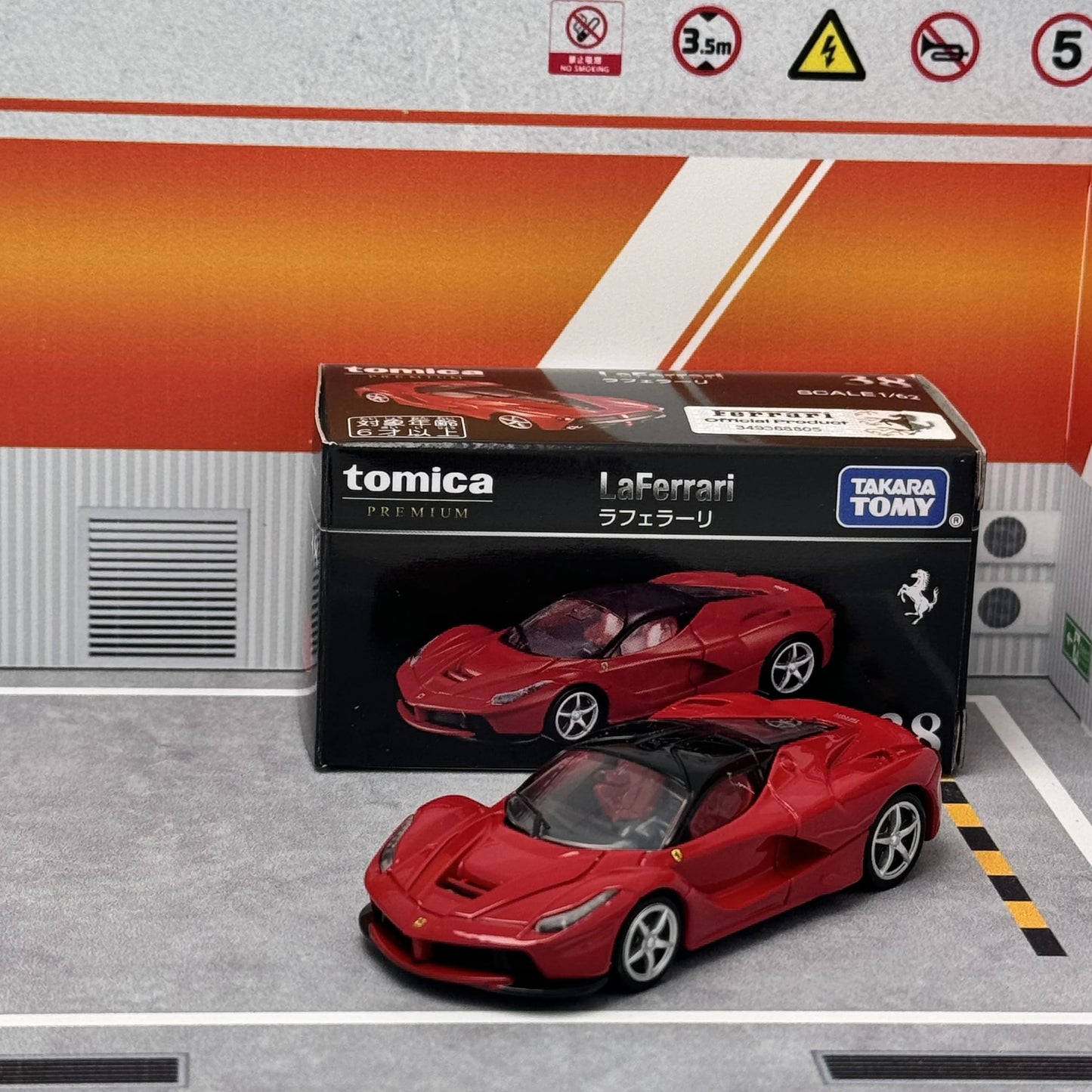 Ferrari LaFerrari Takara Tomy Tomica 38 Pop 1:64 Scale Diecast Model Car - Detail
