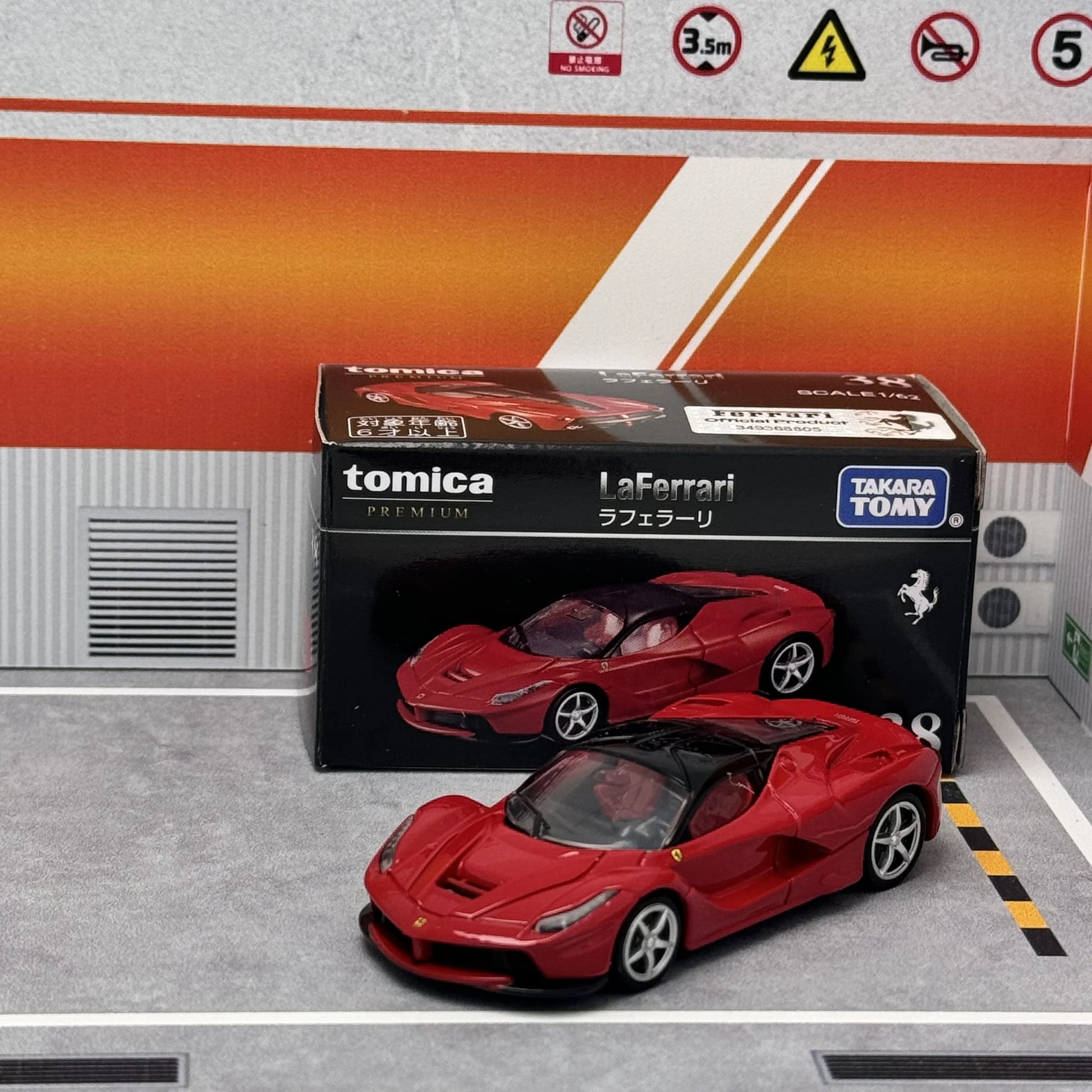 Ferrari LaFerrari Takara Tomy Tomica 38 Pop 1:64 Scale Diecast Model Car - Detail
