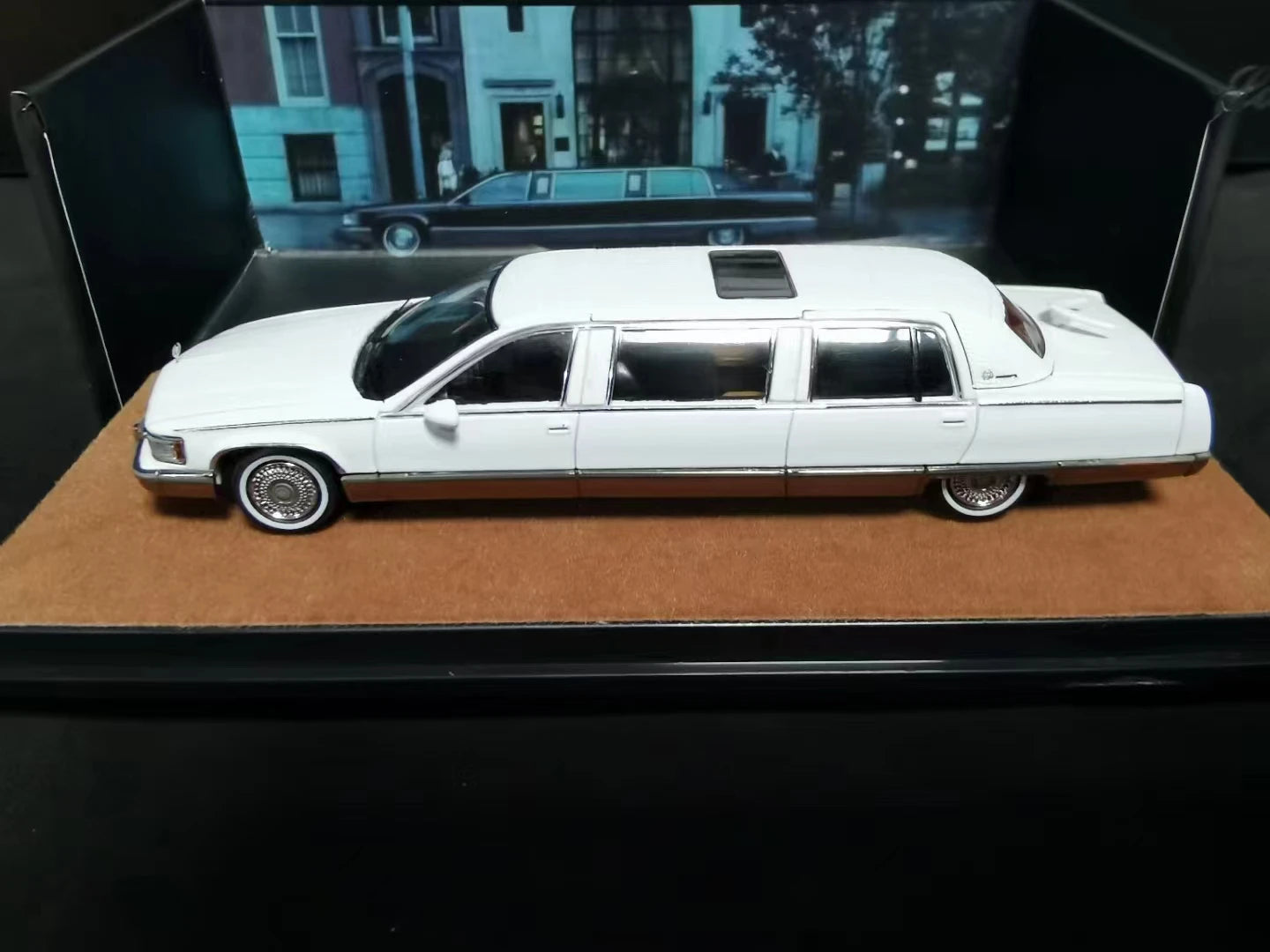Xiaoguang Fleetwood Long Wheelbase Edition 1 64 1:64 Diecast