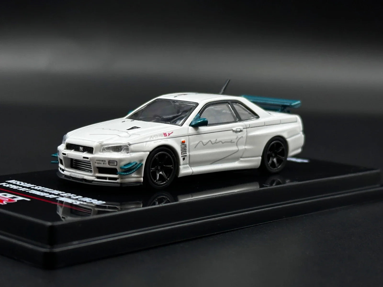 INNO64 Nissan Skyline GT-R R34 Spec 1:64 Diecast