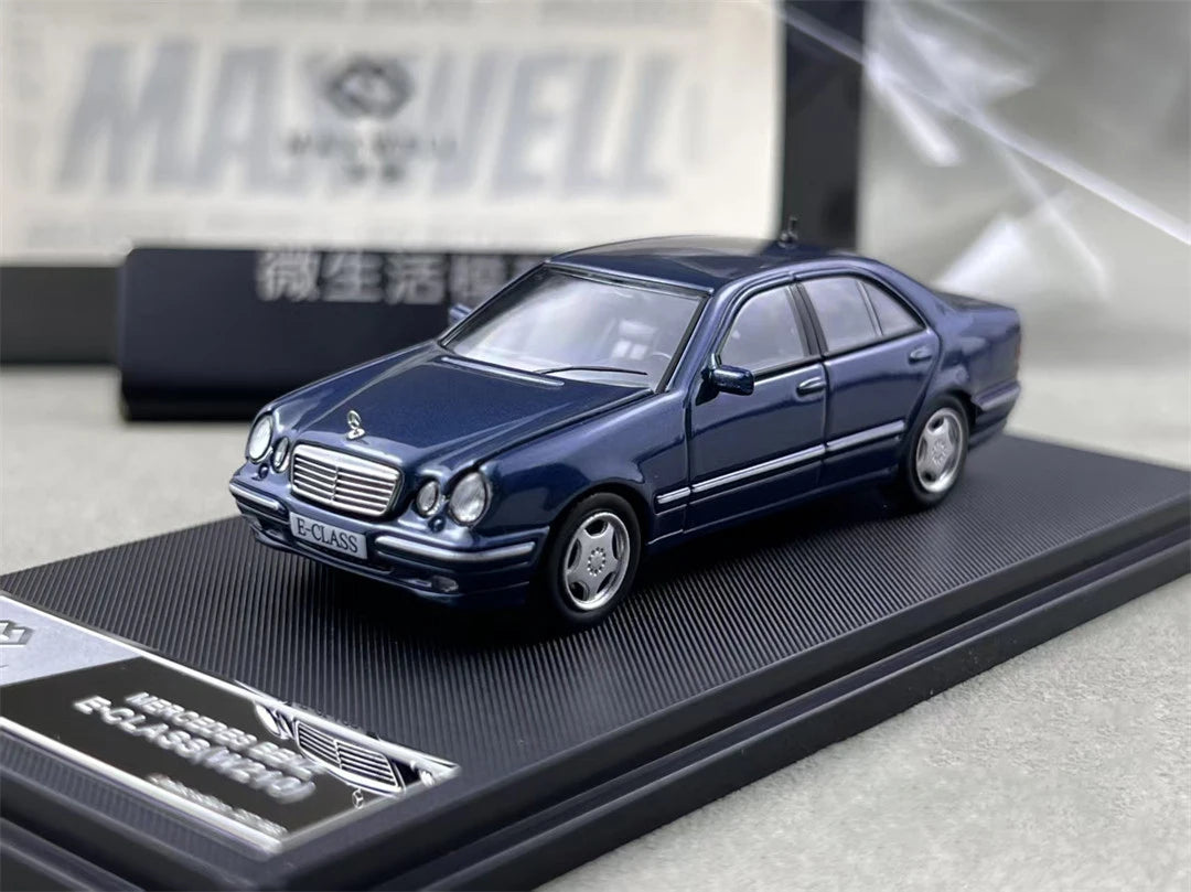 Mercedes-Benz E320 W210 Maxwell 1:64 Diecast