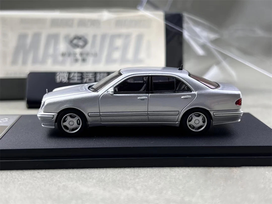 Mercedes-Benz E320 W210 Maxwell 1:64 Diecast