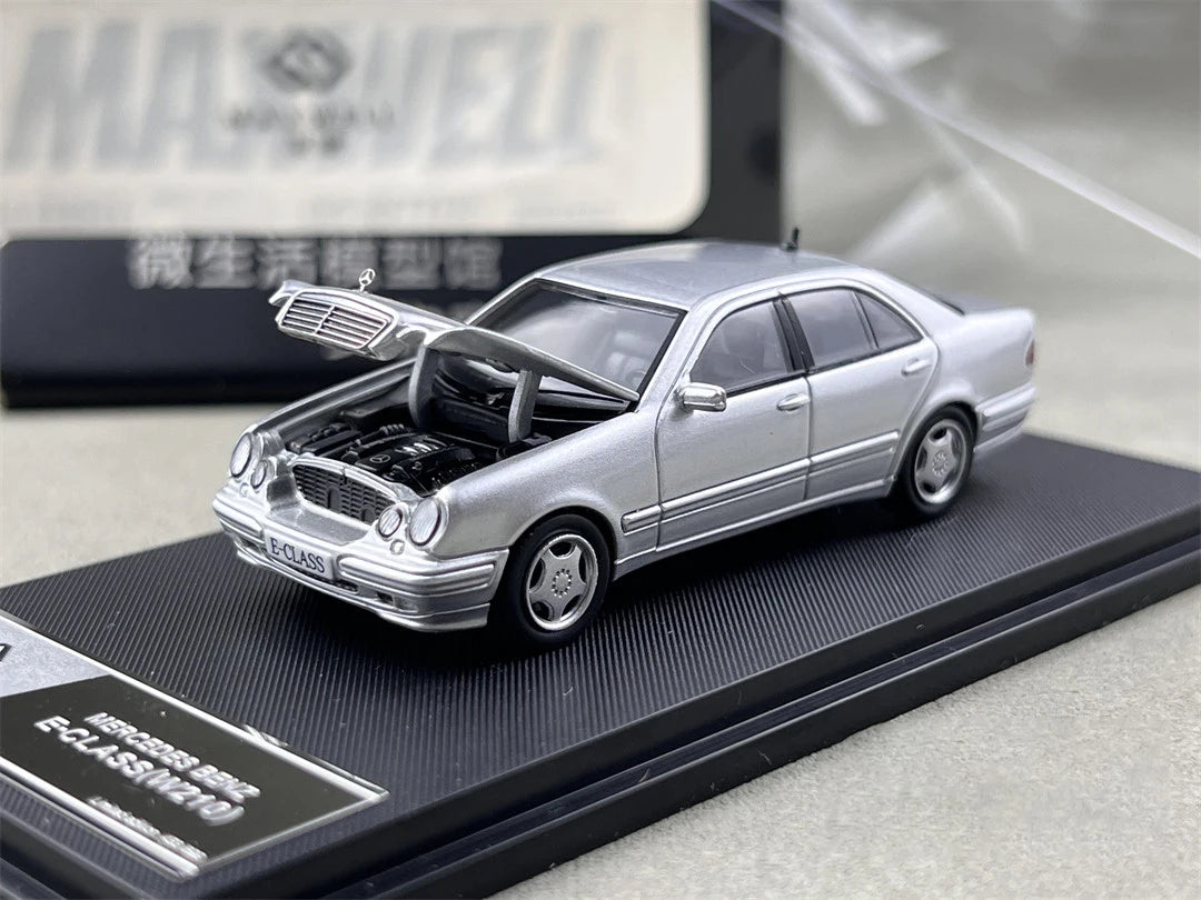 Mercedes-Benz E320 W210 Maxwell 1:64 Diecast