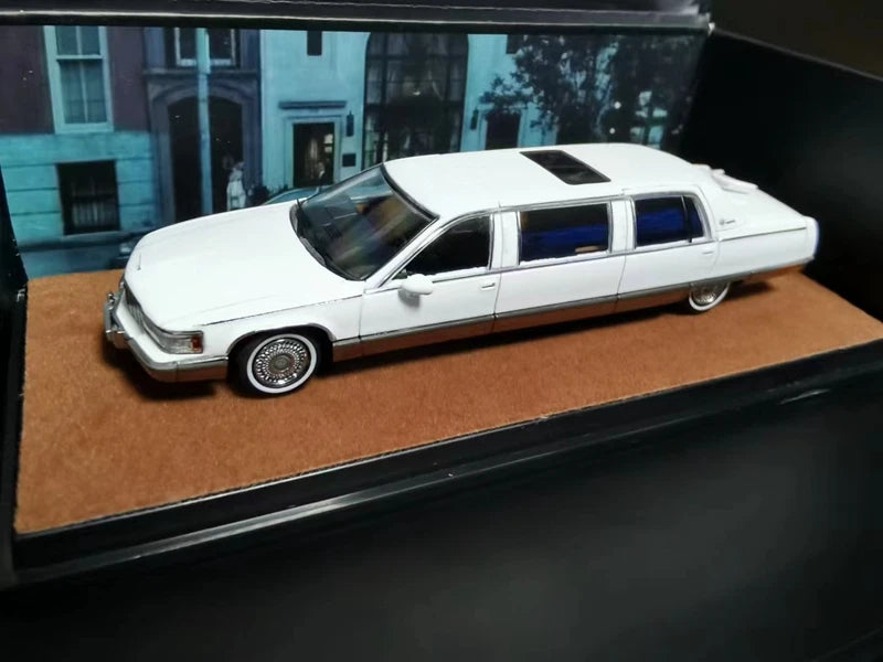 Xiaoguang Fleetwood Long Wheelbase Edition 1 64 1:64 Diecast