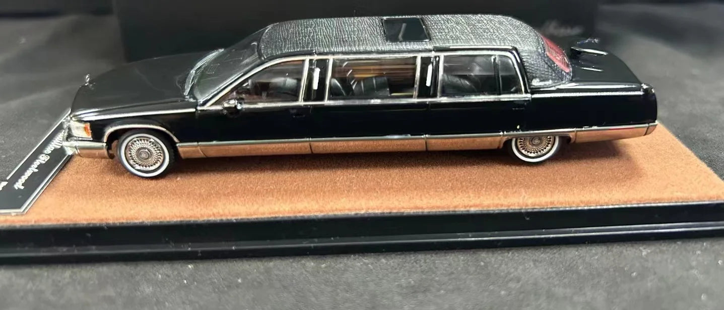 Xiaoguang Fleetwood Long Wheelbase Edition 1 64 1:64 Diecast