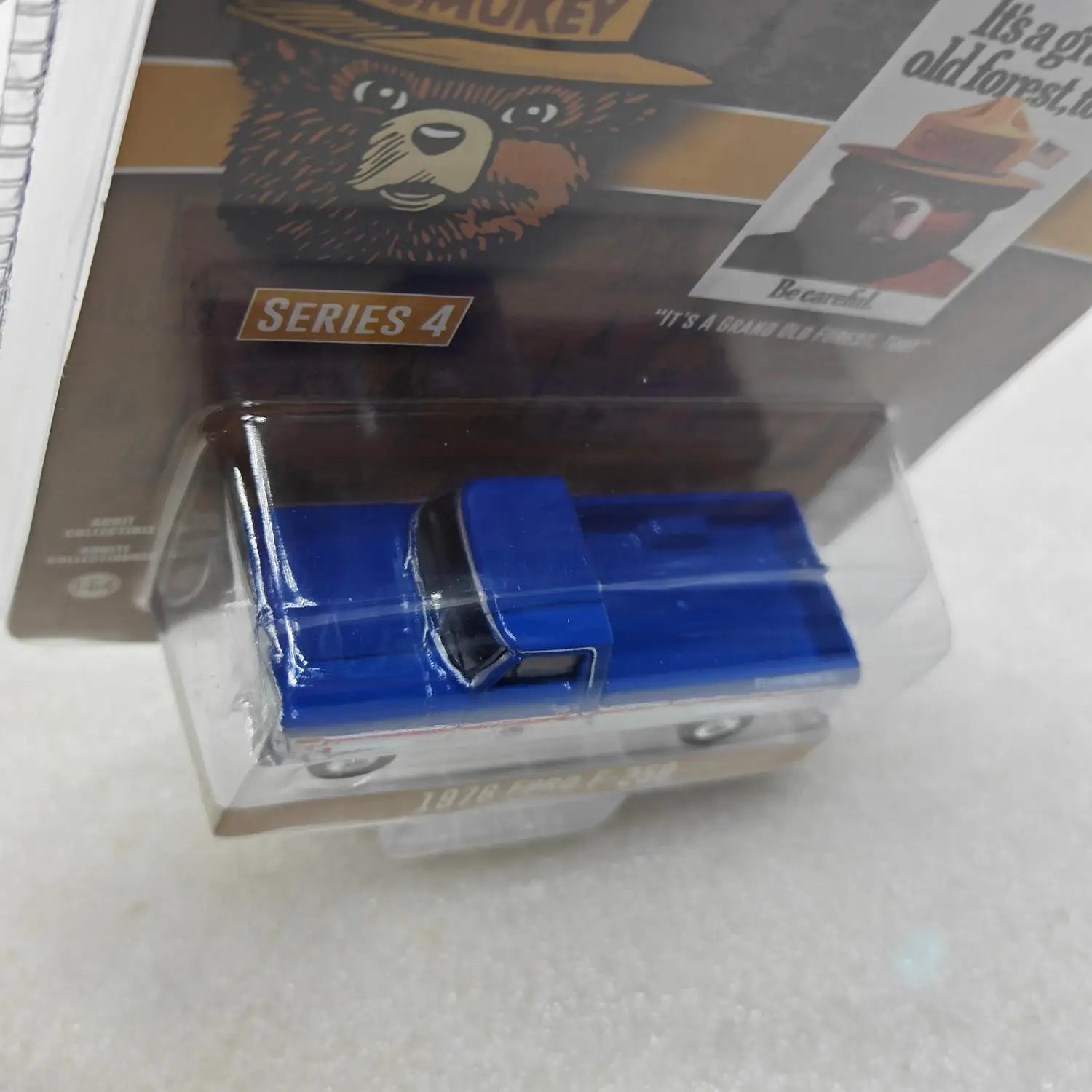 GreenLight Ford Smoked Bear Series 4-1976 F 1:64 Diecast