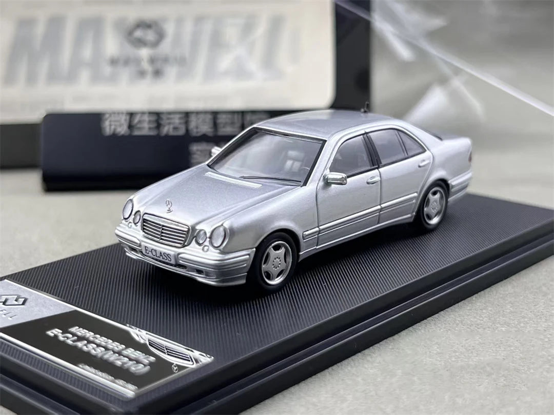 Mercedes-Benz E320 W210 Maxwell 1:64 Diecast