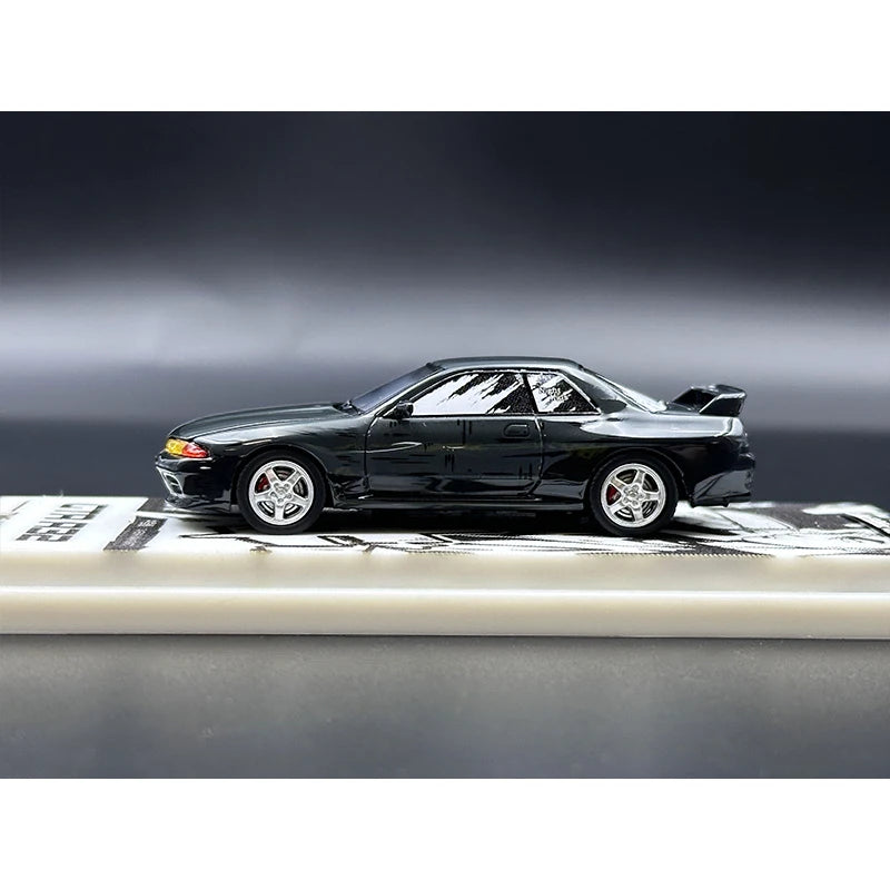 Nissan Skyline GT-R R32 Caricature Time Micro 1:64 Diecast