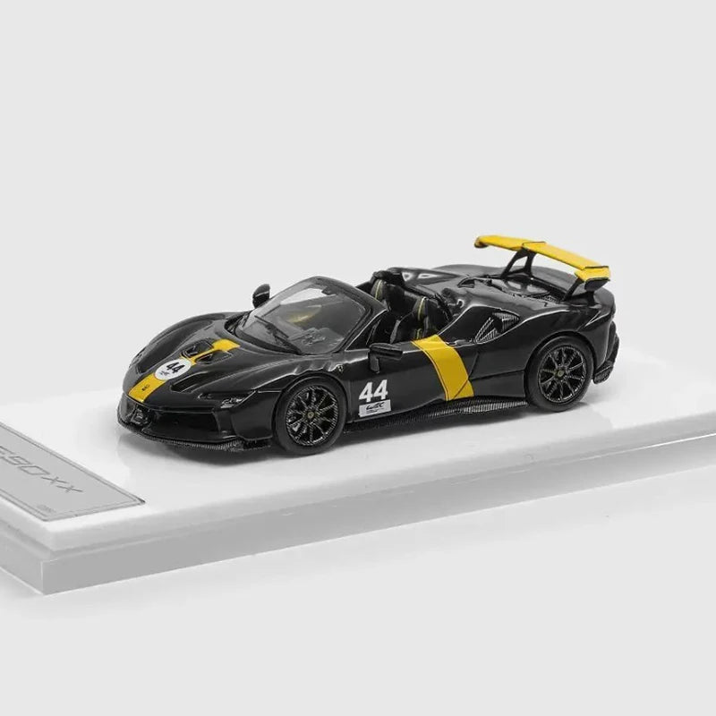 Ferrari SF90 XX SPIDER Le Mans DMH 1:64 Diecast