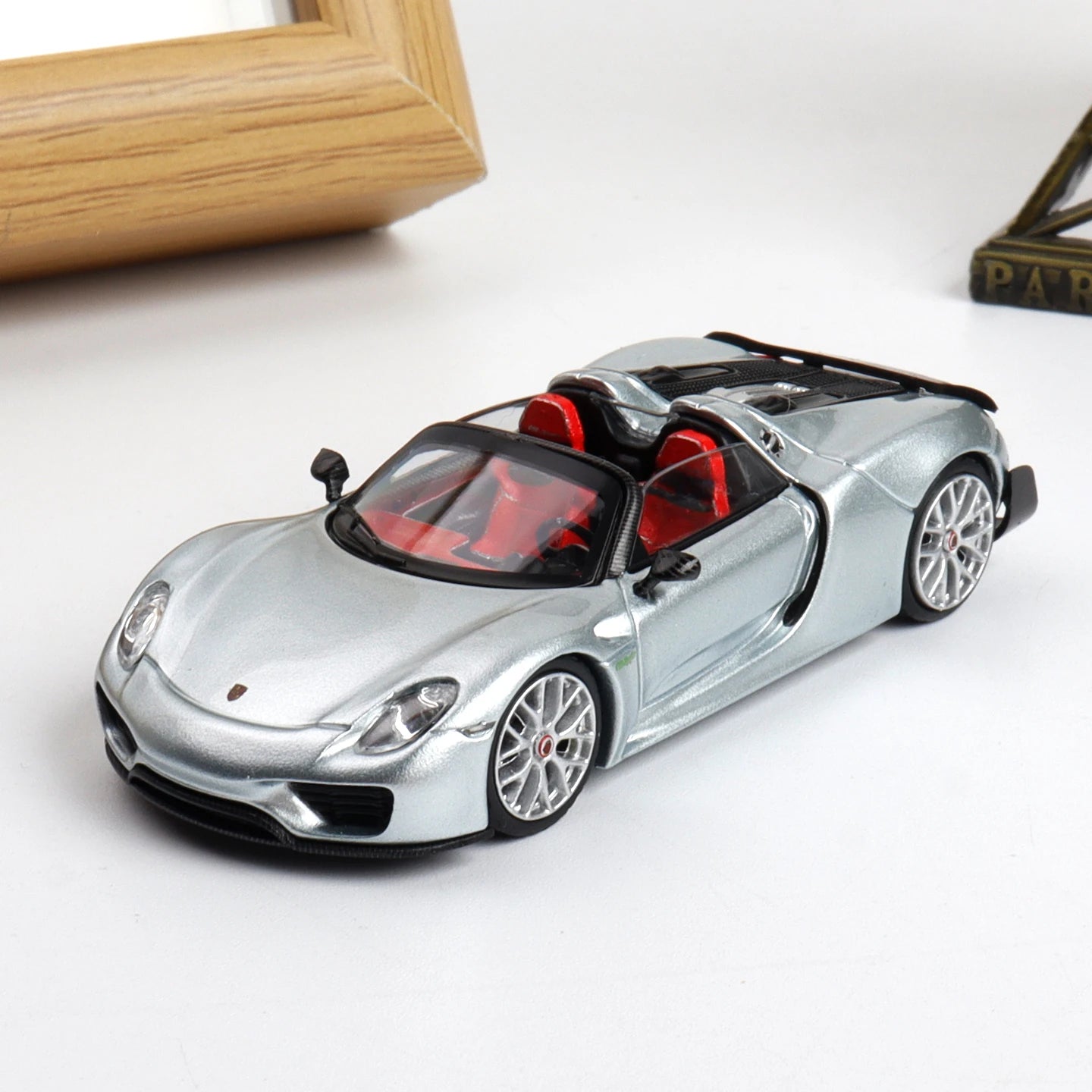 Porsche 918 Spyder LUX 1:64 Diecast