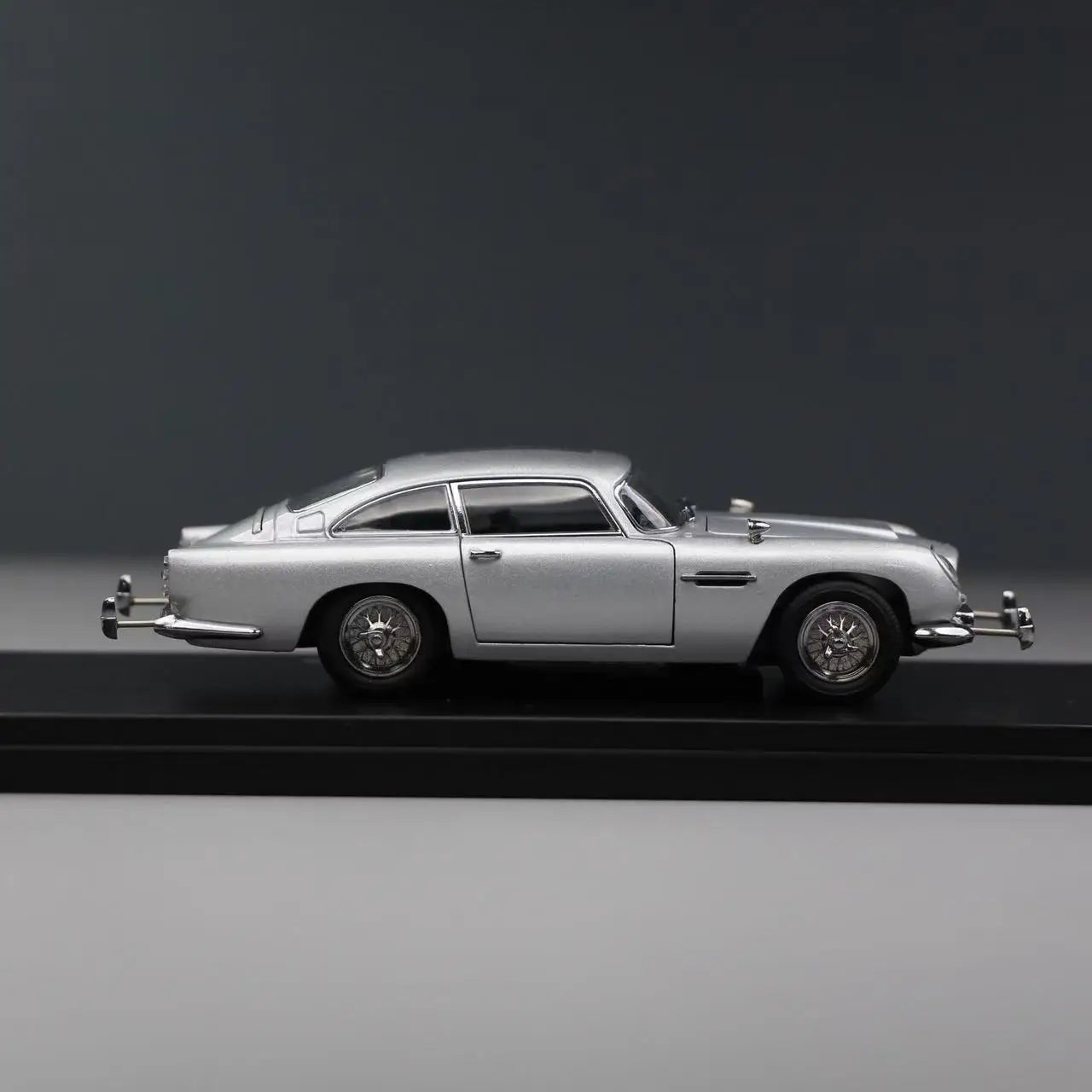 Xiaoguang DB5 with Figure 1 43 1:43 Diecast