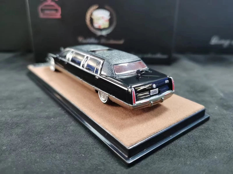 Xiaoguang Fleetwood Long Wheelbase Edition 1 64 1:64 Diecast
