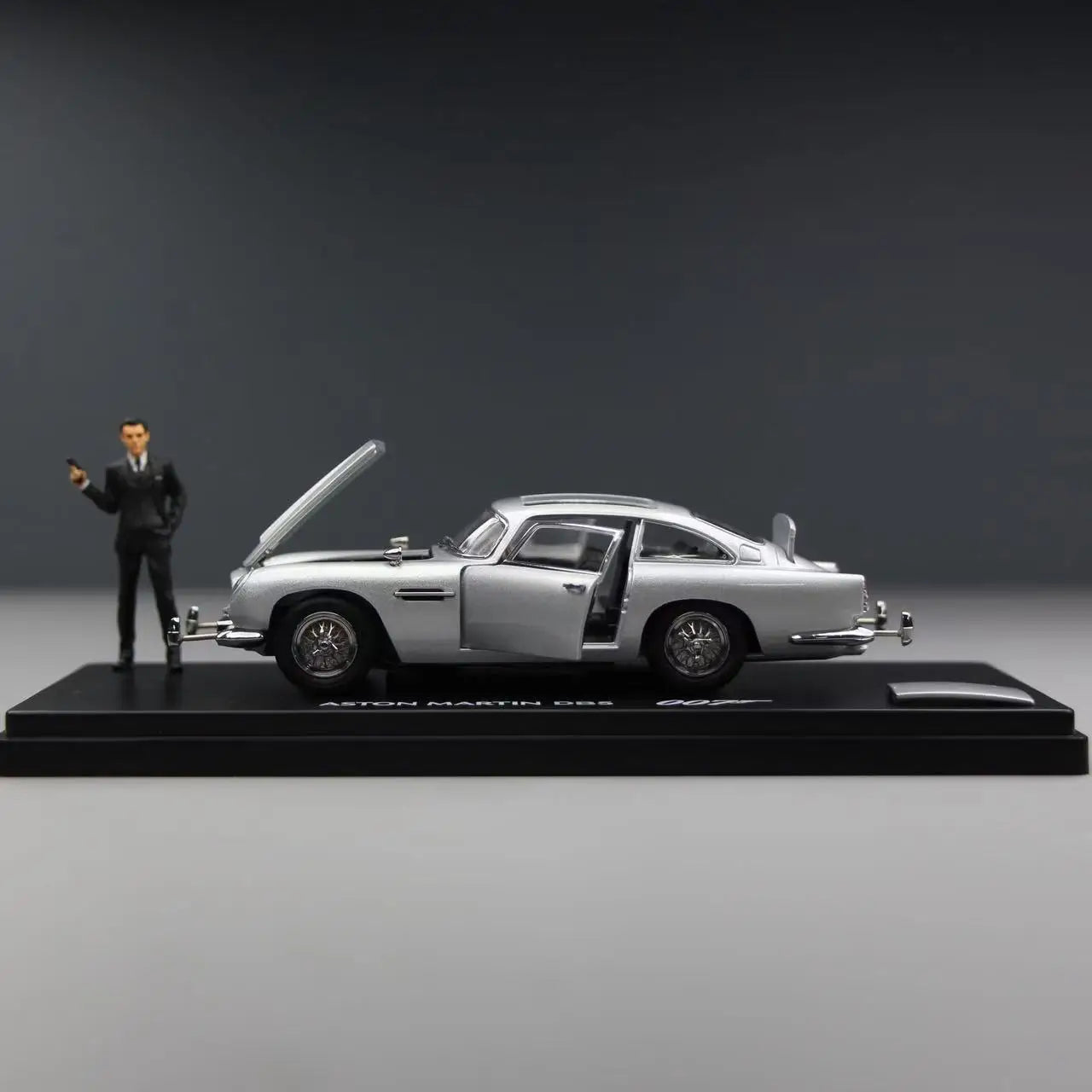 Xiaoguang DB5 with Figure 1 43 1:43 Diecast