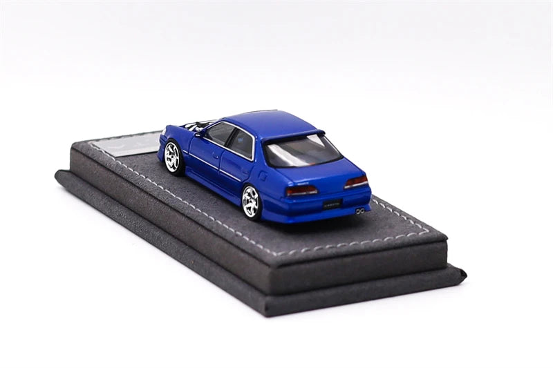 Toyota Cresta 2.5 Roulant Mortal 1:64 Scale Diecast Model Car