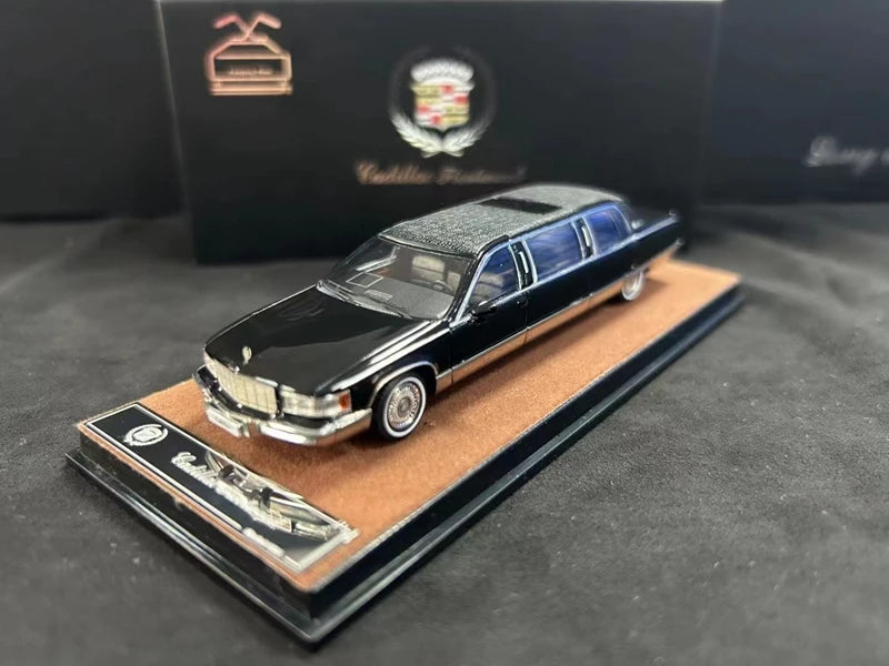 Xiaoguang Fleetwood Long Wheelbase Edition 1 64 1:64 Diecast
