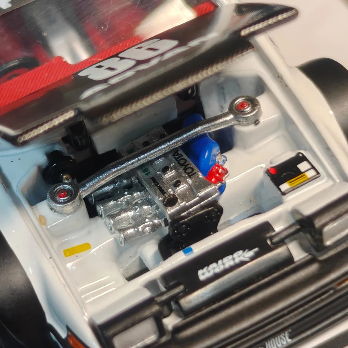 Toyota Sprinter Trueno AE86 IMAIRACING KHMG 1:64 Scale Diecast Model Car