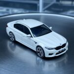 Presale MINI GT 1092 1 64 BMW M5 Alpine White 1:64 Diecast