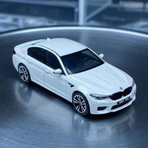 Presale MINI GT 1092 1 64 BMW M5 Alpine White 1:64 Diecast